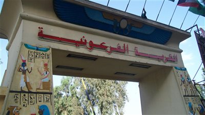 لإشادتها باحتفالية الكباش.. مديرة العلاقات العامة بالقرية الفرعونية تكشف تفاصيل فصلها.. وسيد علي للمدير: 