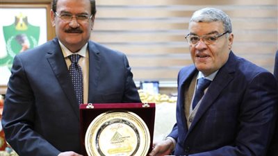 لبحث أوجه التعاون.. نقيب المهندسين يلتقي محافظ المنيا