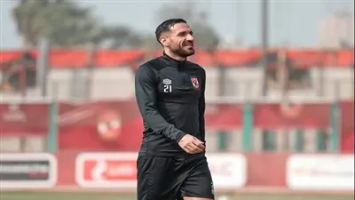 نجم الأهلي السابق يطلق تصريحا مثيرا بشأن علي معلول