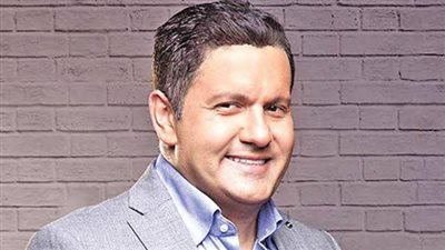 برسالة وصورة مبهجة.. إدوارد يهنئ نجلته بعيد ميلادها الـ 19 