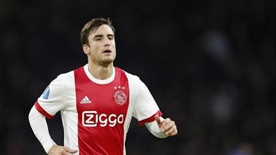 نجم آياكس يعلق على فشل انتقاله إلى برشلونة الإسباني