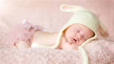 بالأسماء والجنسيات.. أول مواليد 2022