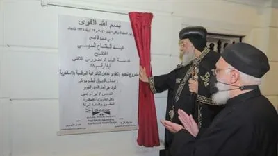 تحمل صور الشهداء.. افتتاح تجديدات الكاتدرائية المرقسية بالإسكندرية (صور)