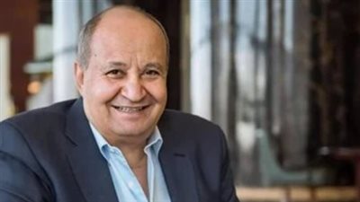 نجح مع الزعيم عادل إمام وقدم أعمال فنية جريئة ووقائع سياسية.. ما لا تعرفه عن الكاتب وحيد حامد في ذكرى وفاته