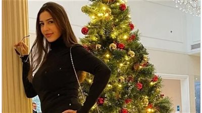 بإطلالة أنيقة.. جنات تغازل جمهورها