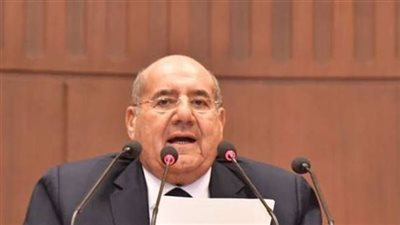 الشيوخ يوافق على حظر التمييز في قانون العمل