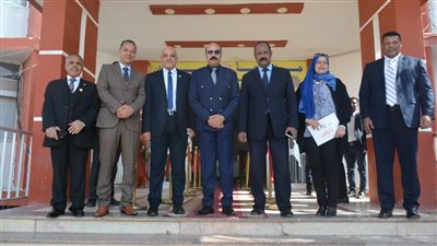 جامعة أسوان تكرم طلاب 