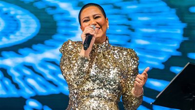 طبيب نفسي يكشف سبب حلق شيرين عبدالوهاب شعرها بعد الانفصال (فيديو) 