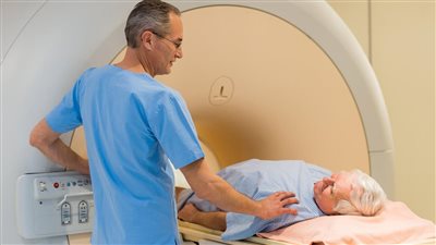 بشرى سارة لمرضى أورام البروستاتا (فيديو)