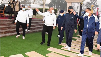 وزير الدفاع يتفقد عددا من الأنشطة التدريبية للطلبة بالكلية الحربية (فيديو)