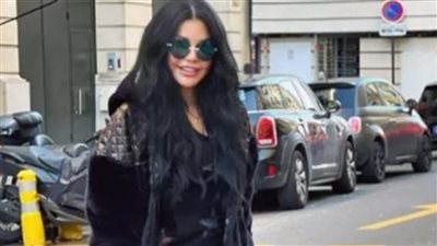 بإطلالة جريئة.. هيفاء وهبي تثير الجدل في باريس 
