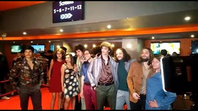 موضة السبعينات تعود من جديد في العرض الخاص لفيلم 