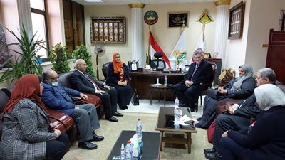 رئيس جامعة بنها يستقبل فريق المحاكاة لتجديد الاعتماد الأكاديمي لـ 