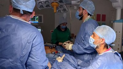 الرعاية الصحية تعلن نجاح أول عملية استئصال ورم سرطاني باستخدام المنظار