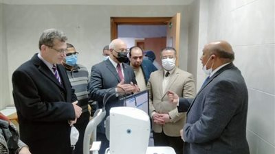 رئيس جامعة بنها يتفقد سير العمل وأعمال التجديدات بالمستشفى الجامعي