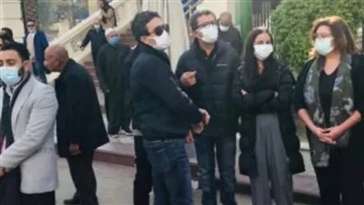 ريهام عبد الغفور وإلهام شاهين يشاركون في جنازة الراحلة مها أبو عوف