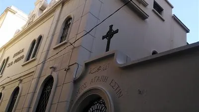 صيانة وإنارة الشوارع المحيطة بالكنائس في الإسكندرية (صور)