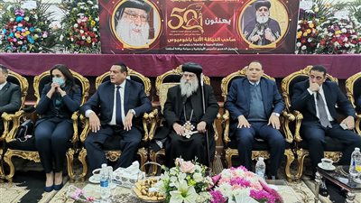 محافظ البحيرة ومدير الأمن يقدمان التهنئة للأنبا باخوميوس بمطرانية بدمنهور (صور)
