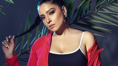 يسرا تطرح أحدث أغانيها 