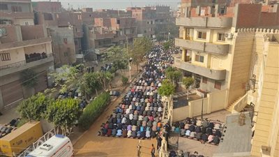 حشود هائلة لتشييع جنازة شقيق رجل الأعمال الراحل محمود العربي (صور)