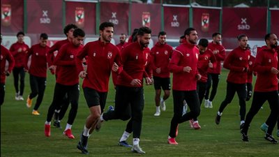 الأهلي يجري تدريبات بدنية شاقة ومتنوعة ضمن المران الجماعي للفريق