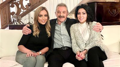 صورة جديدة لريم البارودي مع محمود حميدة وميريهان حسين في كواليس 