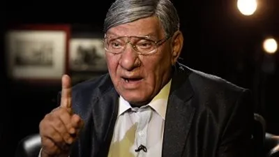 مفيد فوزي يفتح النار على عمرو دياب: عضلات وظريف بس مالوش صوت