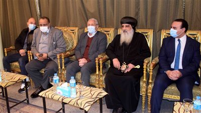 محافظ الأقصر يزور كنسيتي العذراء مريم والإنجيليين لتهنئة الأخوة الأقباط بعيد الميلاد 