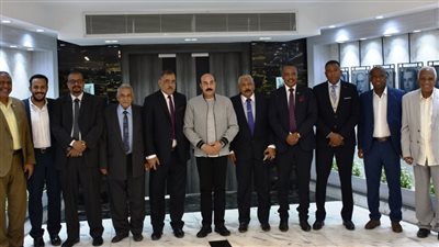 أشرف عطية يلتقي بأعضاء مجلس إدارة نادي أسوان الرياضي الجديد