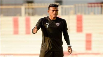 لاعبو الزمالك ينظمون ممرًا شرفيًا لعبد الشافي وجمعة