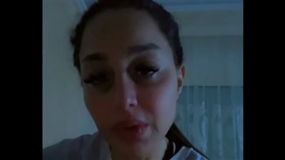 بعد إصابتها بأوميكرون.. بسمة وهبة باكية: 