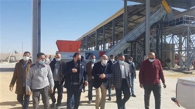 تطوير مصنعي تدوير المخلفات الصلبة والعسل الأسود بتونا الجبل بمركز ملوي