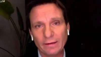 بيل واير يشارك في الجلسة الرئيسية 