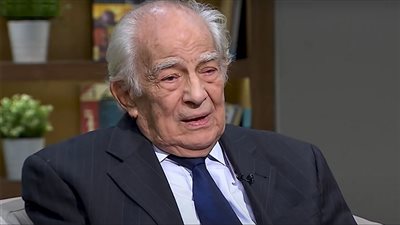 آخر تطورات دعوى ابنة رشوان توفيق ضد والدها