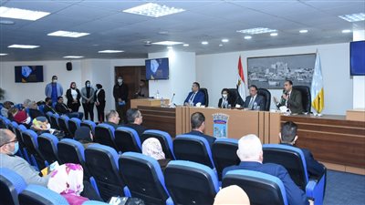  محافظ الإسكندرية يعقد ورشة عمل لتوعية الموظفين بأضرار تعاطي المخدرات (صور)