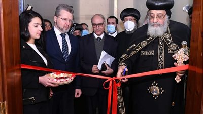 البابا تواضروس يفتتح معرض أيقونات برونزية بمعهد الدراسات القبطية 