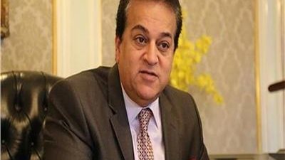 وزير التعليم العالي يفجر مفاجأة عن فيروس الإنفلونزا (فيديو)