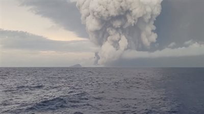 إجلاء ملك تونغا من قصره