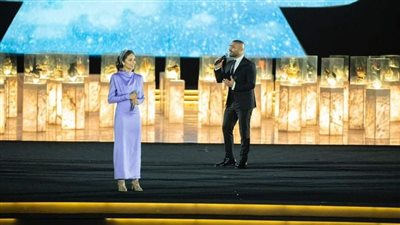 جوزيف عطية يختتم فعاليات منتدى شباب العالم بأغنية 