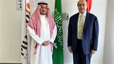 قنصل السعودية بالإسكندرية يزور مصنع فاركو للأدوية