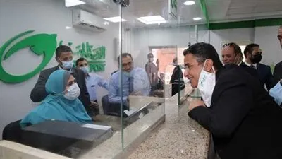 البريد المصري يفجر مفاجأة عن عدد عملائه (فيديو)