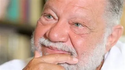 بسبب خناقة.. يحيى الفخراني يكشف عن بداية تعارفه بزوجته