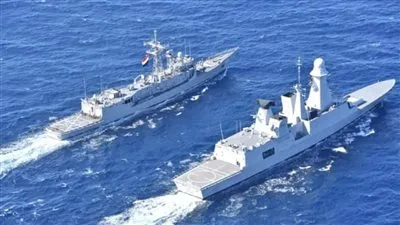 القوات البحرية المصرية والفرنسية تنفذان تدريبا عابرا بنطاق الأسطول الجنوبى