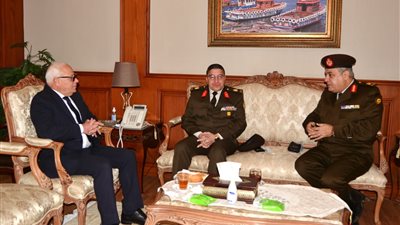 محافظ بورسعيد يستقبل رئيس هيئة التسليح ومدير إدارة المركبات بالهيئة الهندسية