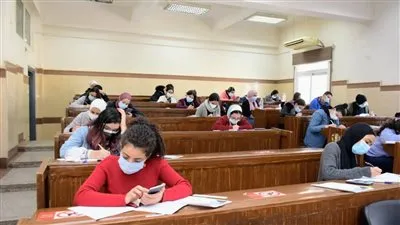 الخشت: اللجان العليا بالكليات تتابع سير الامتحانات والالتزام بالمواصفات الفنية