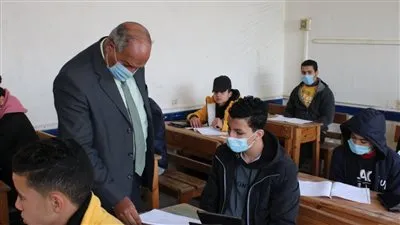 إحالة طالب ثانوي للتحقيق بعد تهكيره التابلت ومحاولة تصوير الامتحان ببني سويف