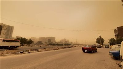 انقلاب سيارة نقل محملة بـ 