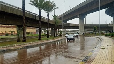 وسط الإسكندرية: شفط تجمعات الأمطار المتراكمة من الشوارع (صور)