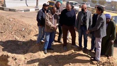 محافظ أسوان يكلف باحتواء تداعيات كسر خط الطرد بقرية العطواني (صور)