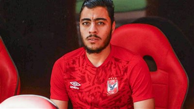 الأهلي ينهي إجراءات سفر أكرم توفيق لألمانيا لإجراء جراحة الرباط الصليبي